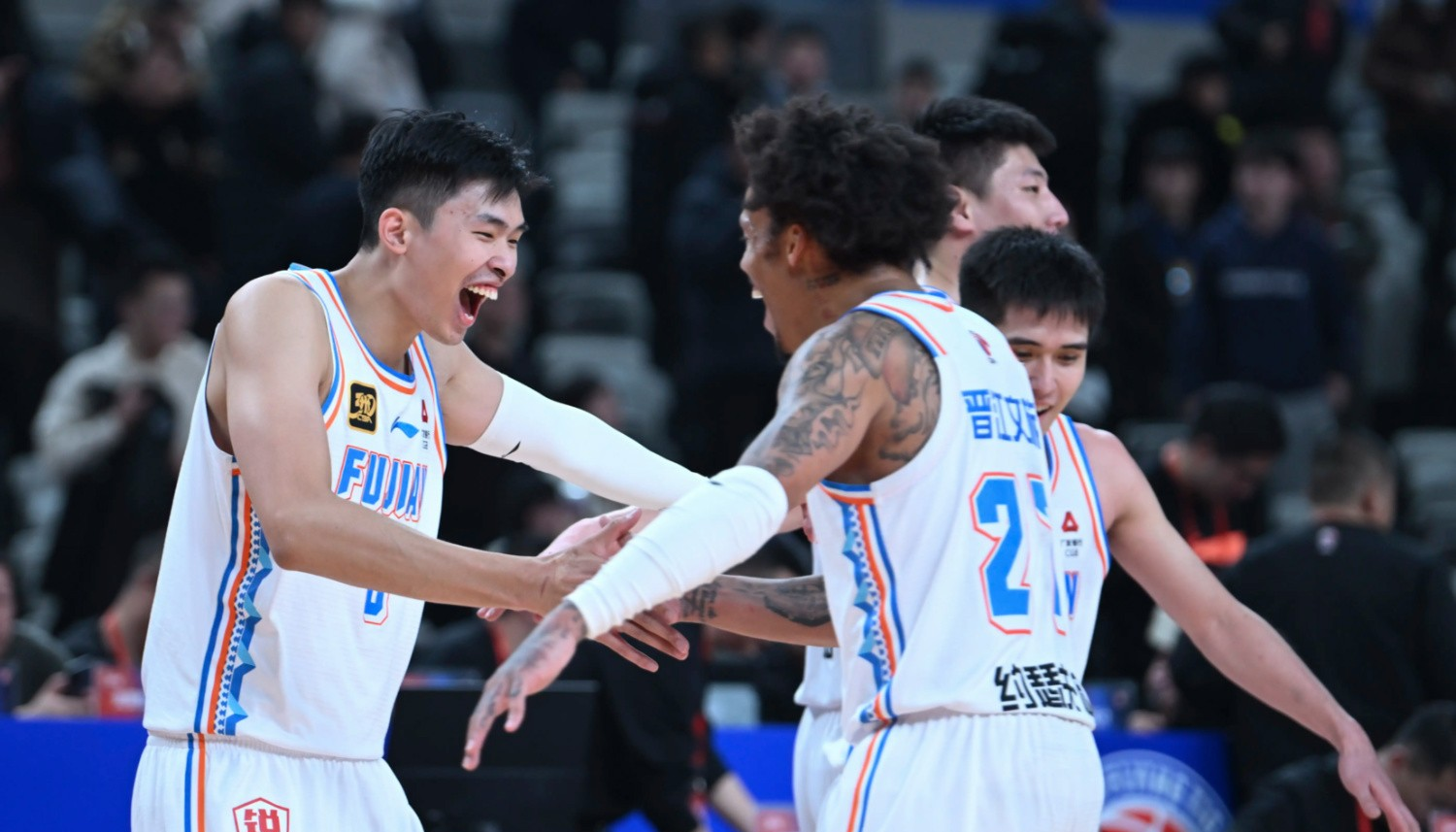 中心官方网站- 深圳男篮转会期内部沟通，志在国王杯名次提升，更衣室稳定，医务组通报恢复